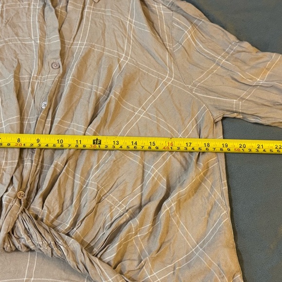 Dynamite Tan and White Casual Button Down Shirt Relaxed Fit

#1015 - Picture 2 of 6